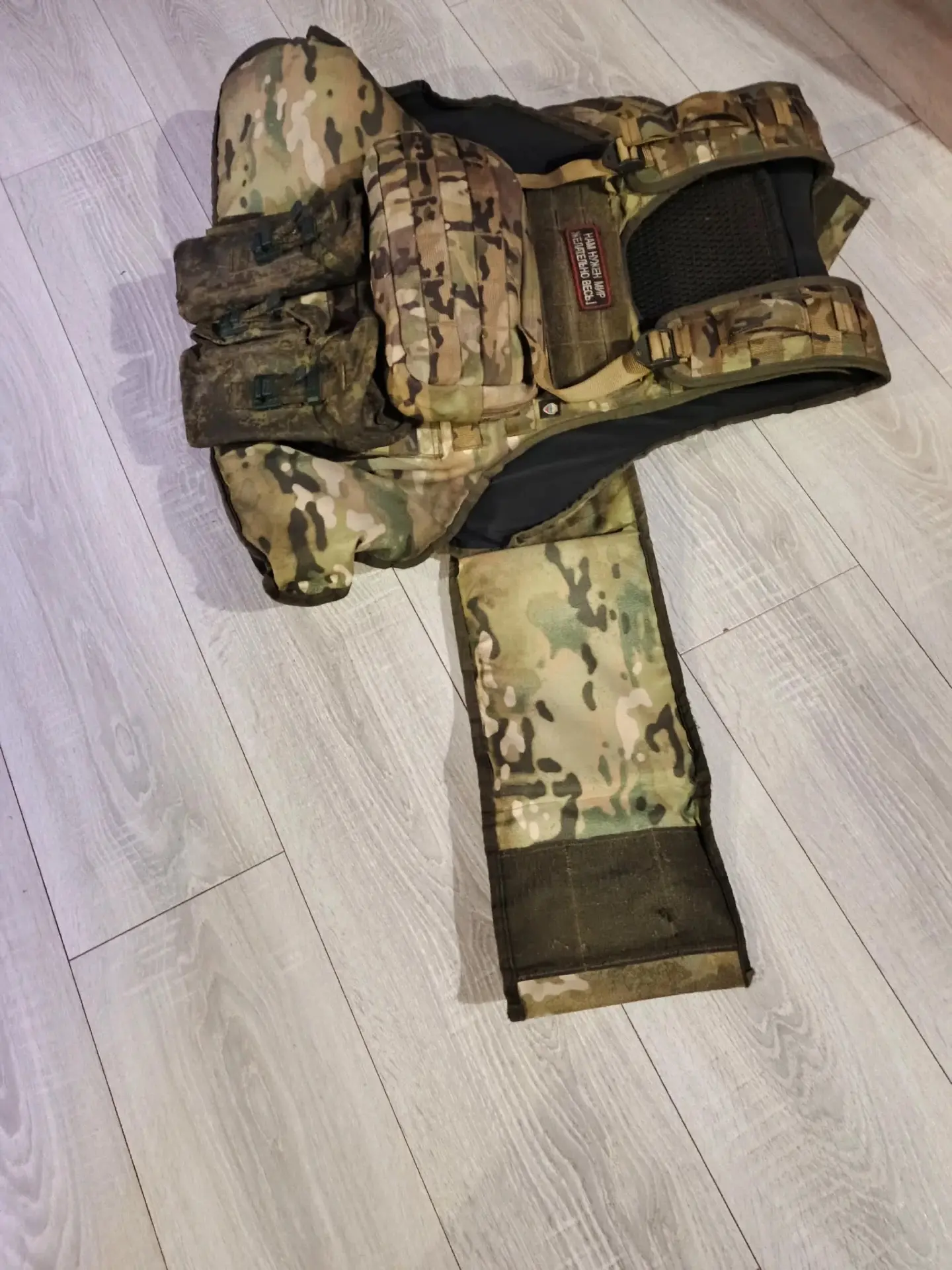 Продам срочно  бронижелет , бр 4