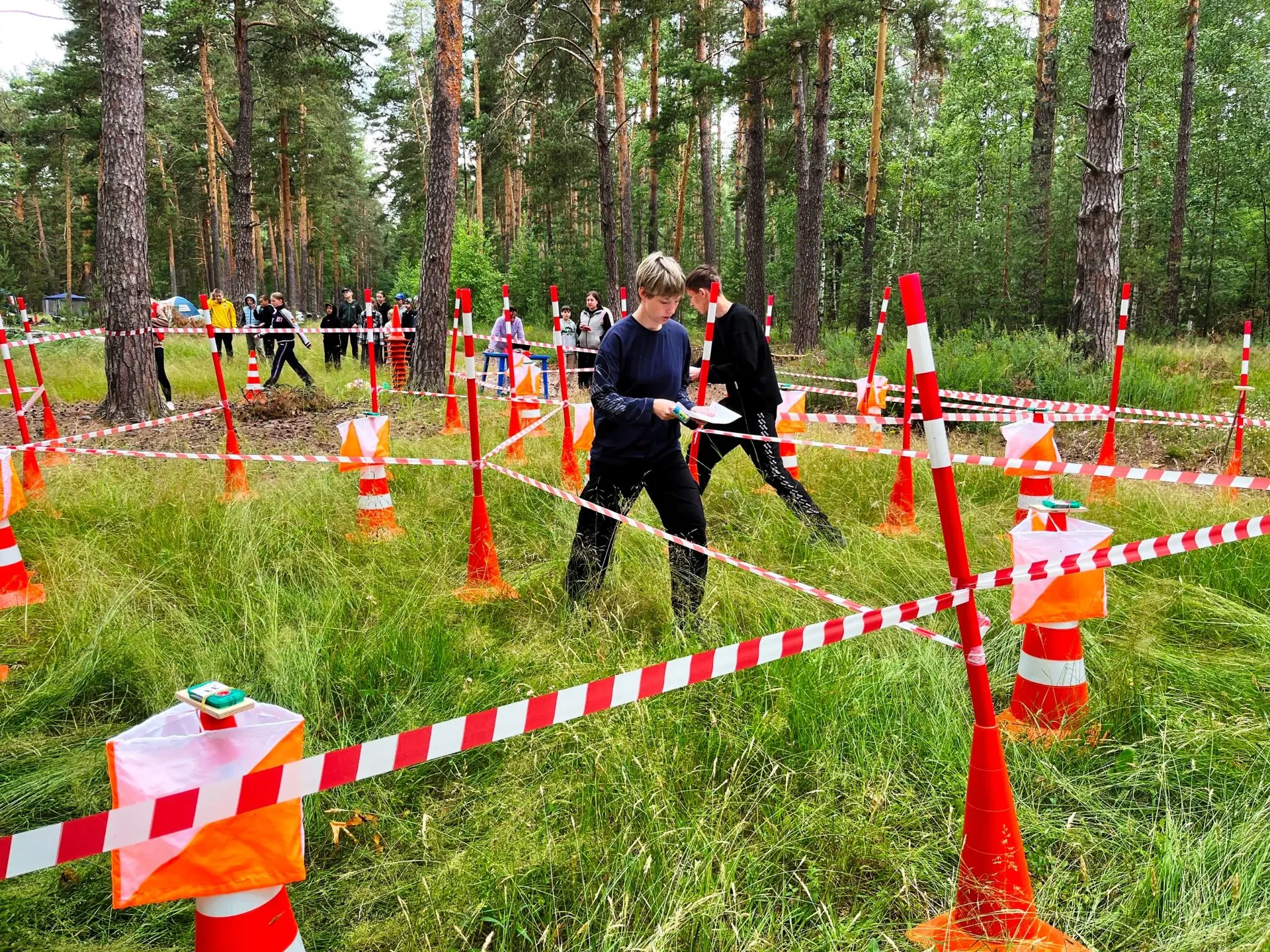 🏕️ТУРСЛЁТ. 
🧩Спортивный лабиринт. 

🌱Лабиринт был расположен на лесной поляне. ❗Правила: найти КП