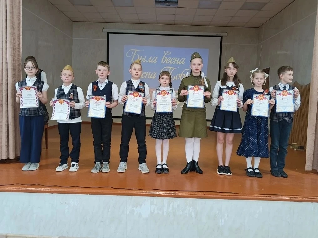 6 мая прошел конкурс чтецов "Была весна - весна Победы" среди учащихся начальной школы.