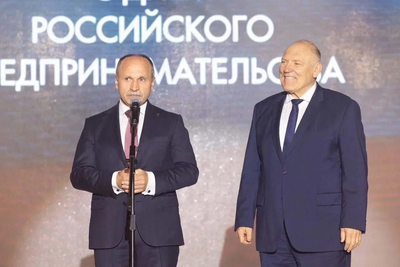 🏆💼 Бизнес региона поздравили с Днём предпринимательства на премии «Янтарный Меркурий»  В правительст