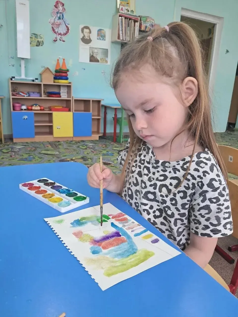 В нашем детском саду "Родничок" дети радуются наступившему лету.
