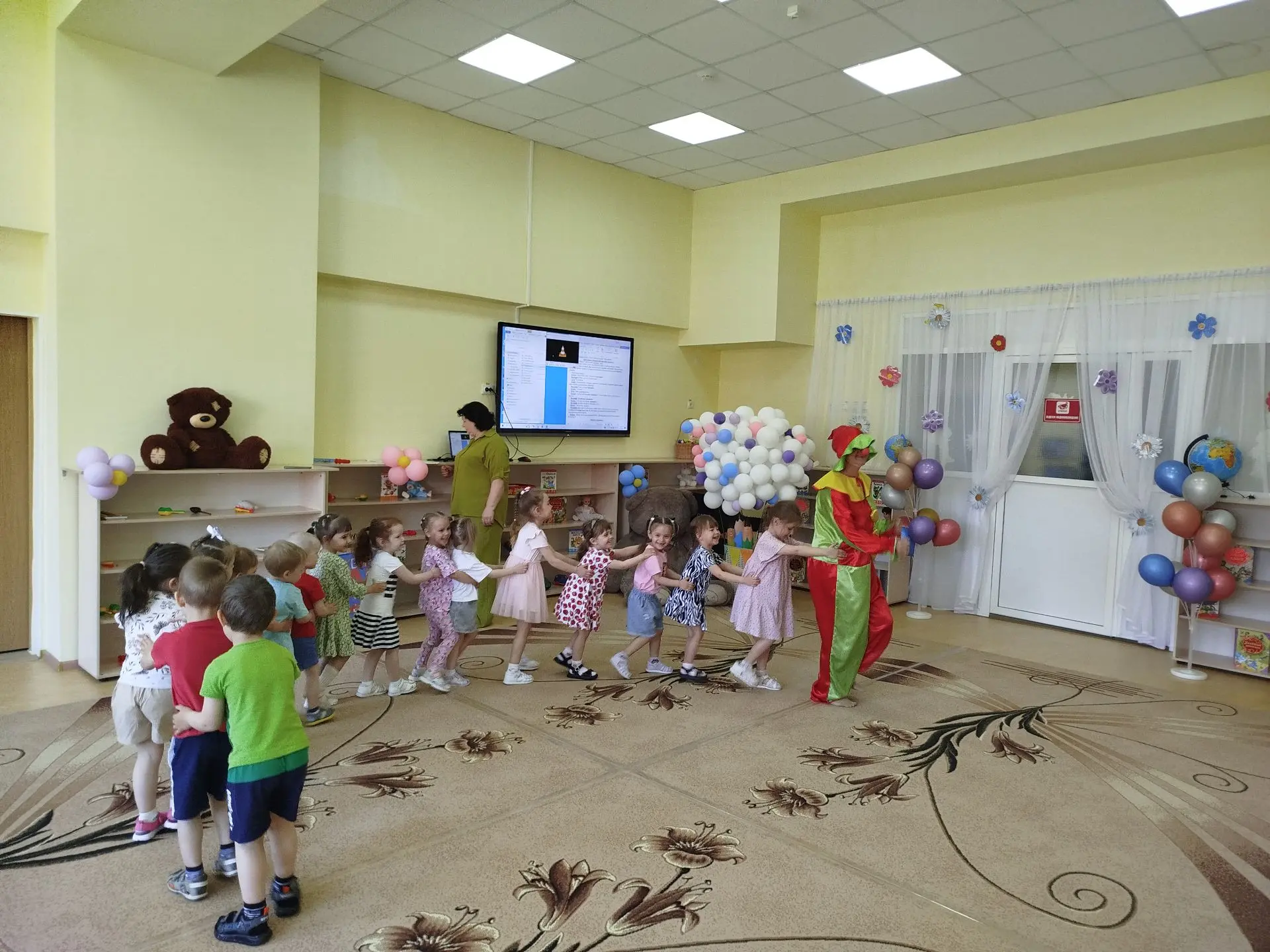 «Солнышко, мир, улыбки!»: в детском саду прошел праздник, посвященный Международному дн...