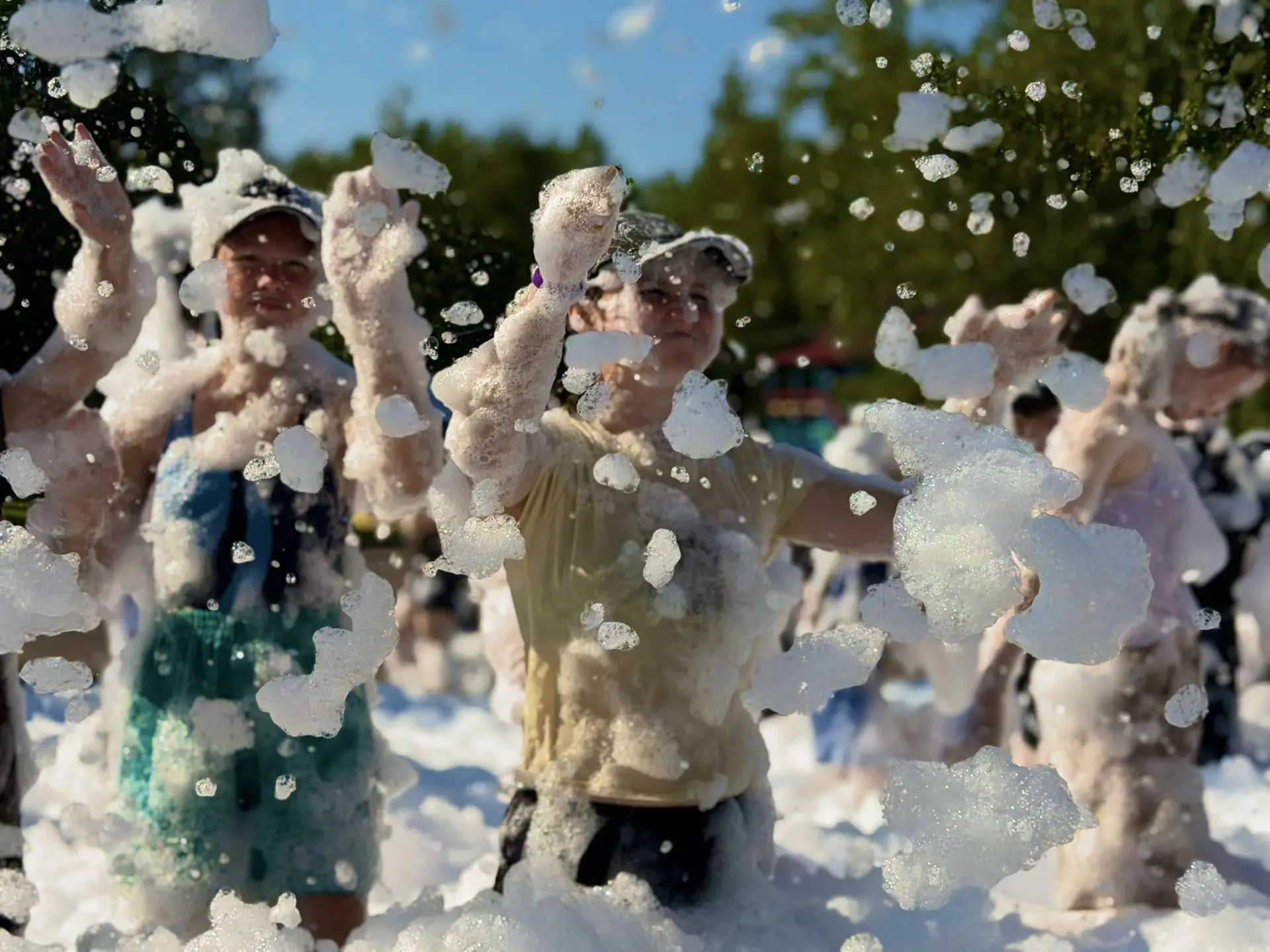 🫧☁️ Пенный взрыв в «Радуге»! Сегодня наш лагерь накрыла волна веселья! 🌈🎉

Долгожданная пенная ве