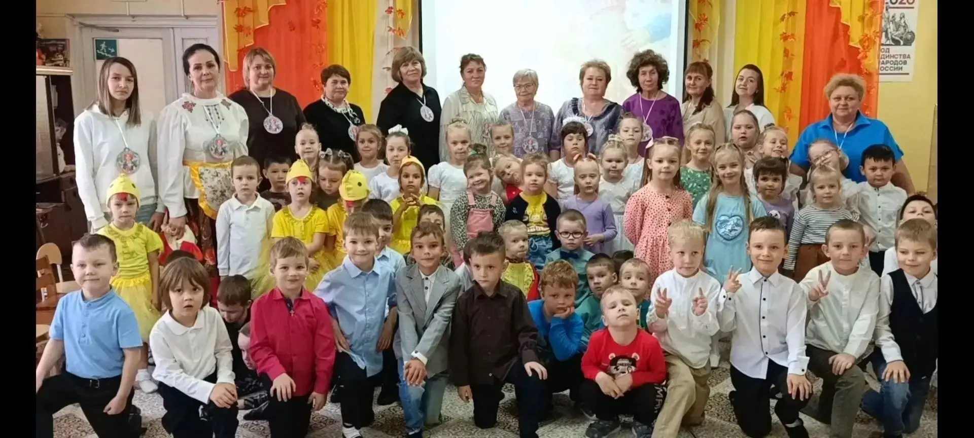 Сегодня в нашем доме праздник,
