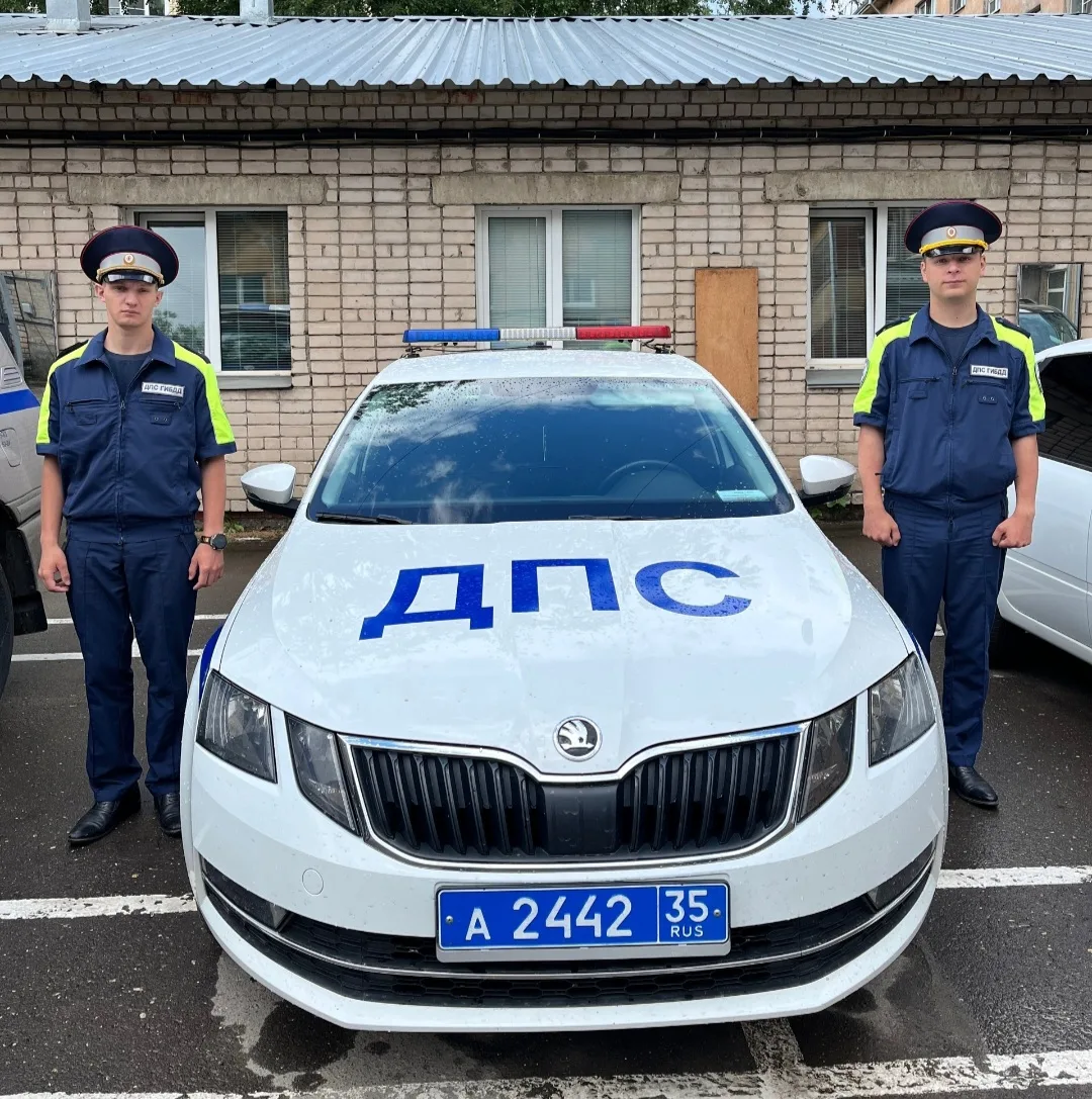 ⚡️Герои среди нас⚡️

Сотрудники ДПС спасли людей из горящего ТЦ в Вологде и вынесли из огня два газо