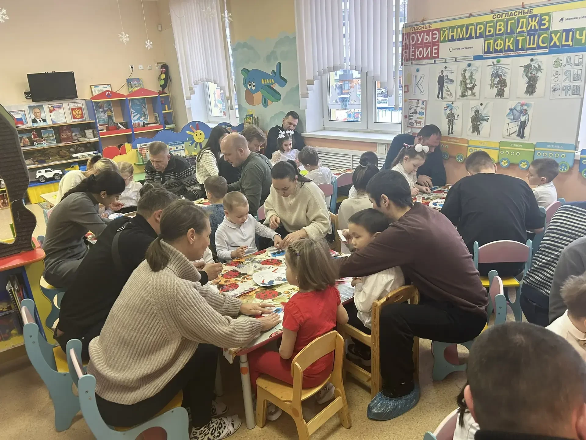 В преддверии Дня  Защитника Отечества в старшей группе № 17 прошёл тёплый и творческий ...