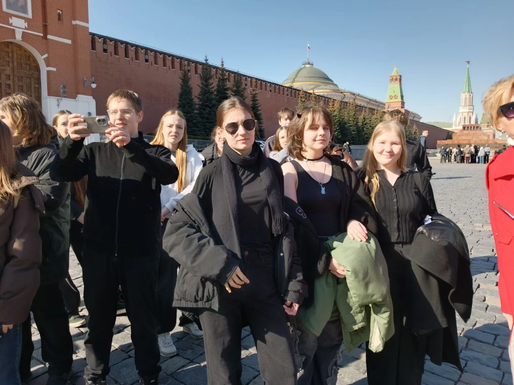 "Совместить полезное с приятным! "- под таким девизом команда 9-10 классов нашей школы отправилась в