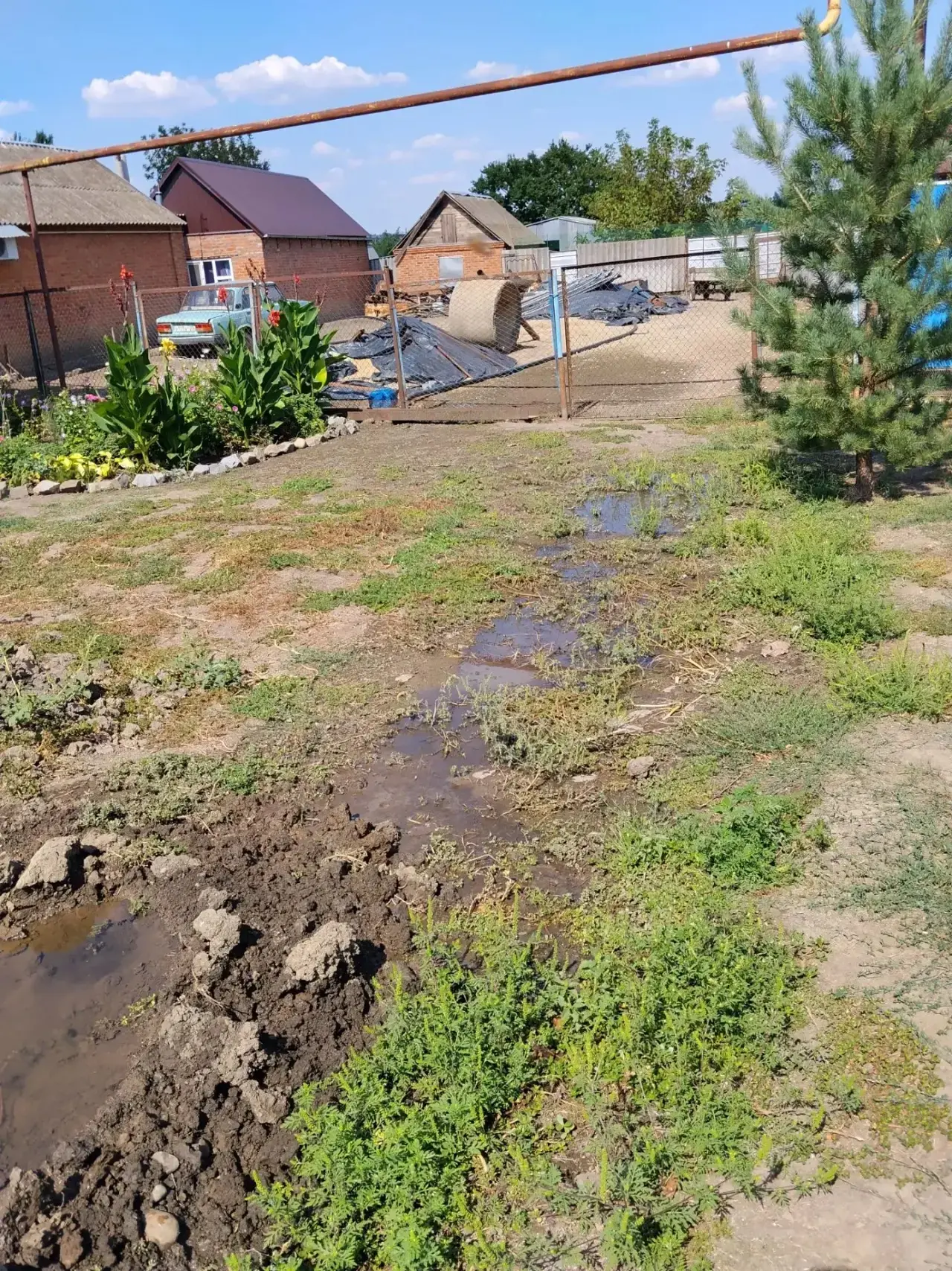 👉Сигнал от читателя: вода течет по улице в Новодонецкой