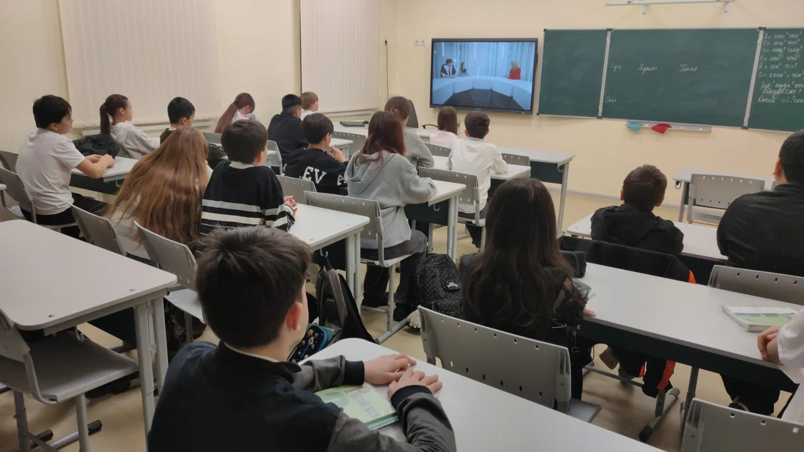 🇷🇺 В ОКТЯБРЬСКОЙ ШКОЛЕ ПРОШЛИ «РАЗГОВОРЫ О ВАЖНОМ» КО ДНЮ ДИПЛОМАТА.    9 февраля в Октябрьской школ