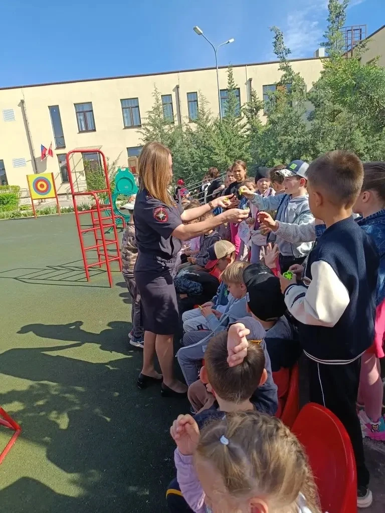 🚦 В гостях у дошколят — настоящий госавтоинспектор! 👮‍♂️

Сегодня в детском саду  прошло необычное