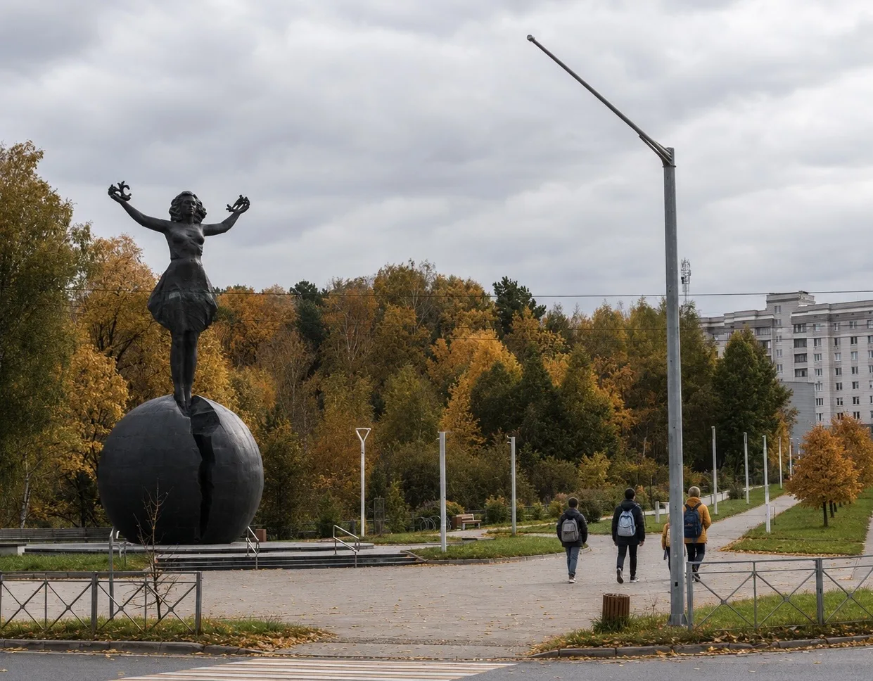 С 1 сентября, с Днём знаний и с первым днём осени 🍁