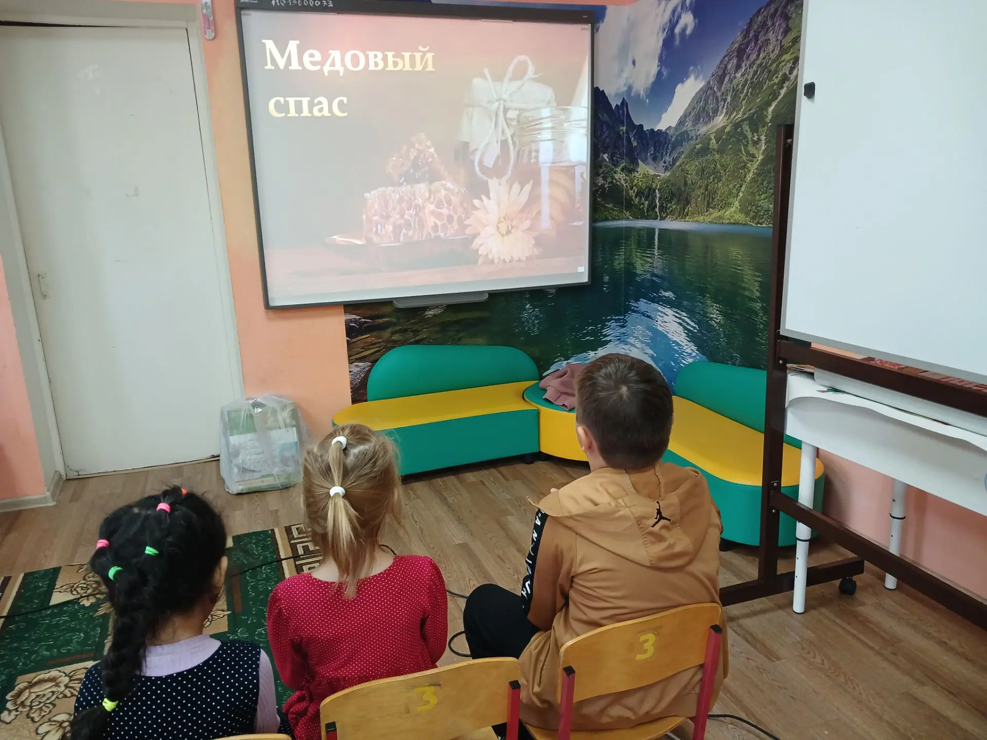 14 августа мы празднуем Медовый Спас. Сегодня с детьми поговорили об этом празднике.
