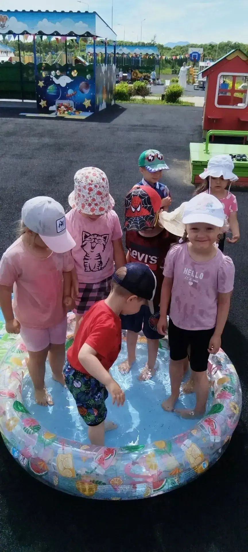 ☀️ Лето — это маленькая жизнь! А в жаркие деньки спасение одно — вода! 💦
В группе «Карамельки» было