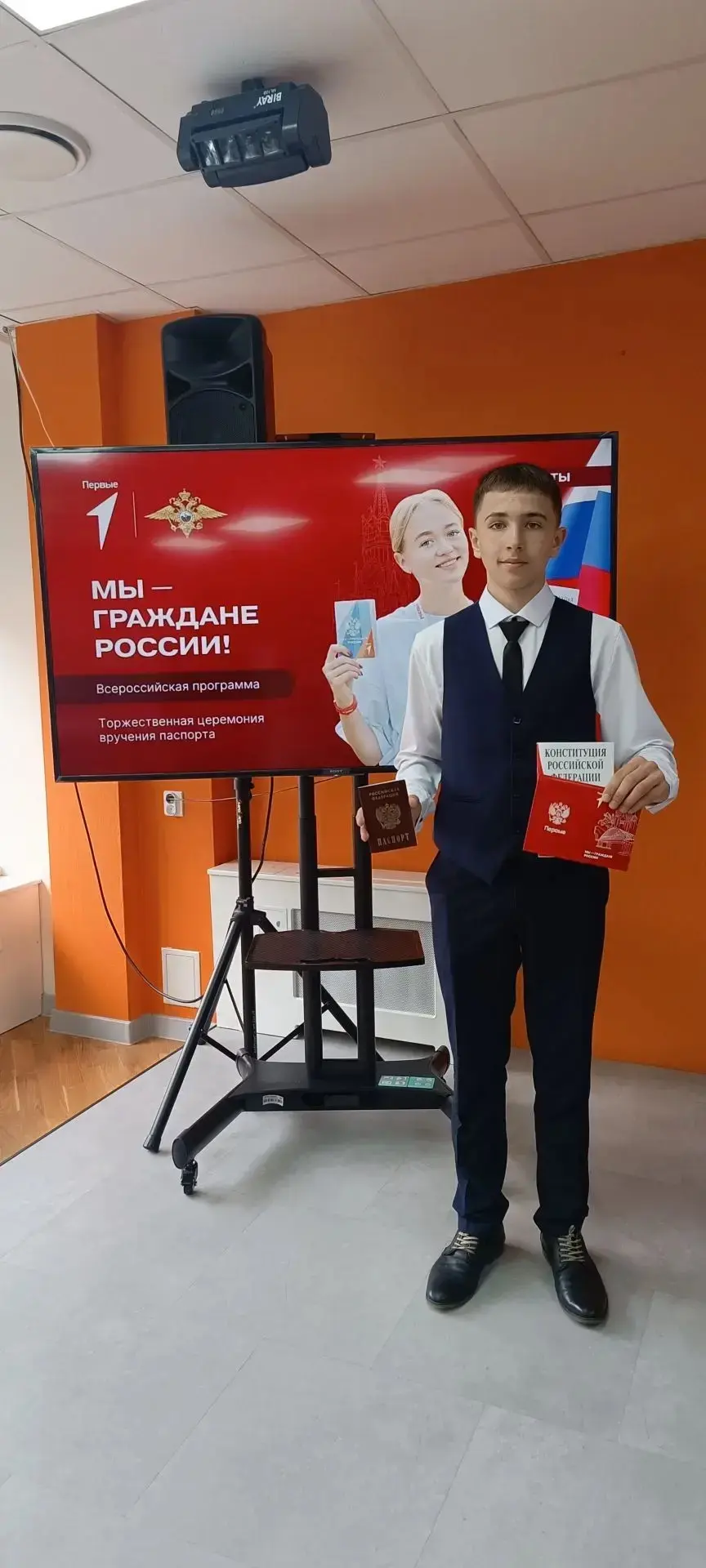 🪐 Получение первых паспортов в честь первого полета человека в космос 🚀   В преддверии Дня космонавт