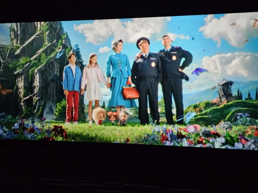 🍿 Киновыходные: Наш класс на премьере «Домовёнка Кузи 2»! Учиться — это не только сидеть за партами,
