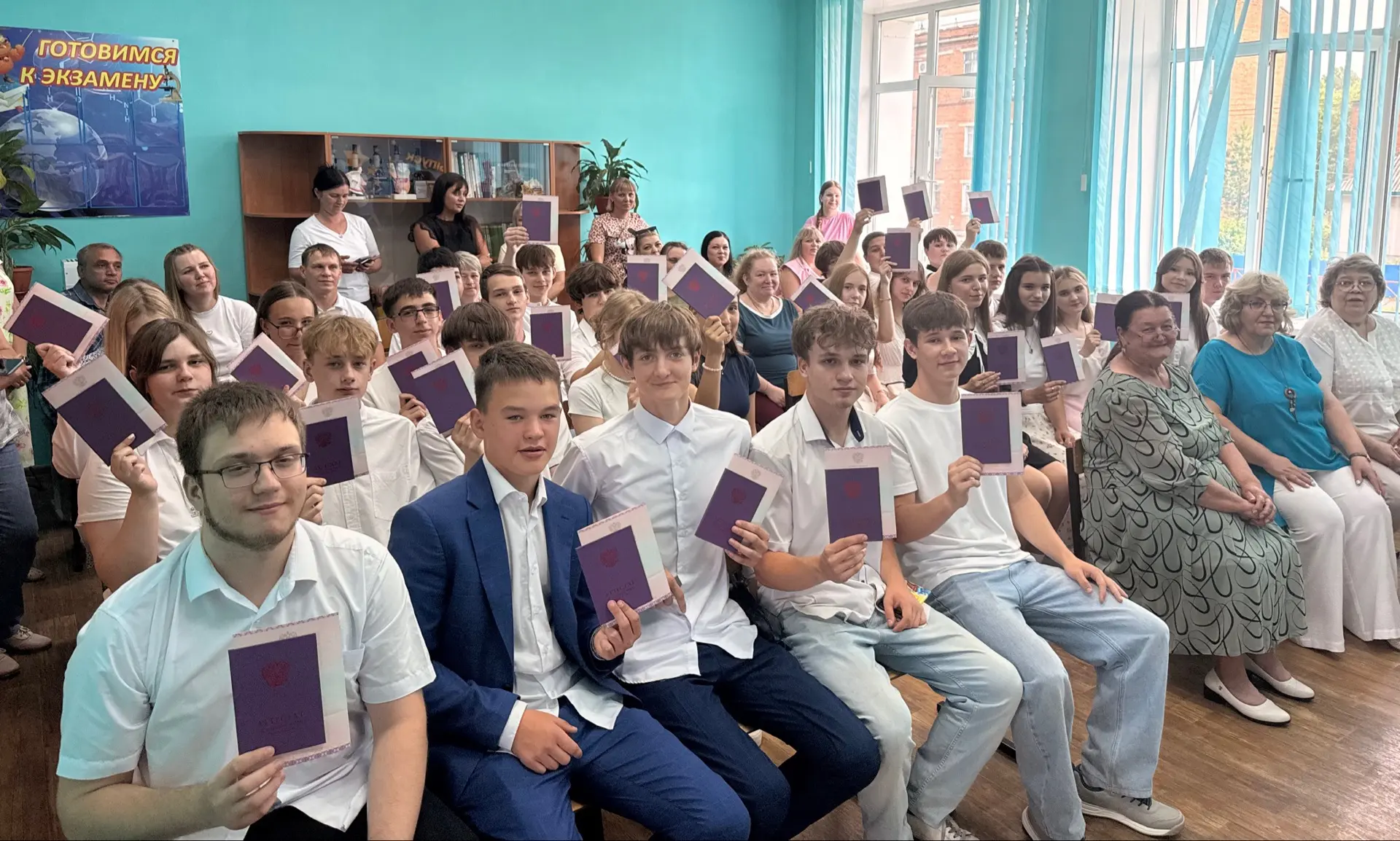 Сегодня в нашей школе прошло торжественное вручение аттестатов выпускникам 9-ых классов.