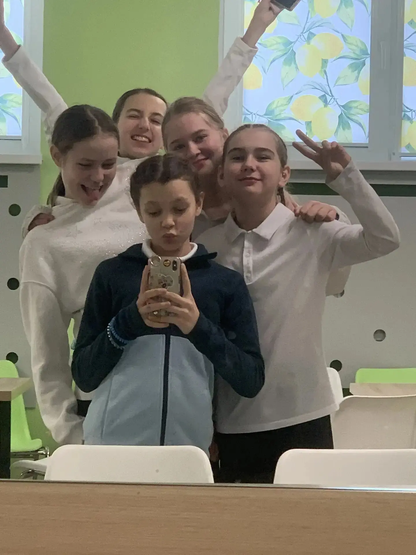 Школьные будни гандбольной команды: спорт, дружба и драйв!