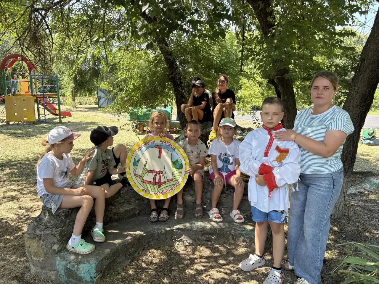В Добровольненском Доме культуры прошло познавательное мероприятие «Русская косоворотка — символ тра