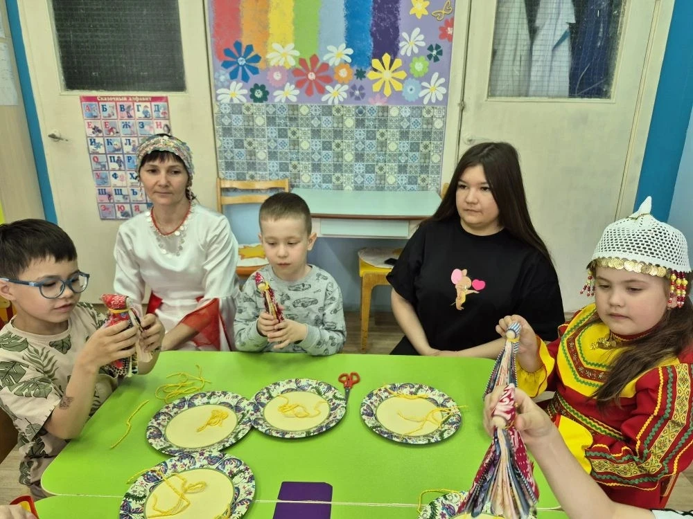 «Ача садӗнче Акатуй»