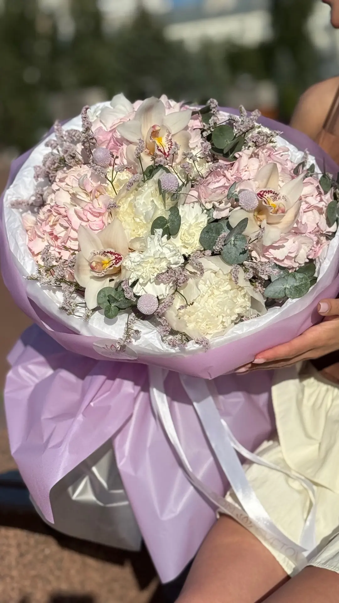 Идеальный букет для особенного повода ✨💐

Когда обычные цветы кажутся слишком простыми, на сцену вы