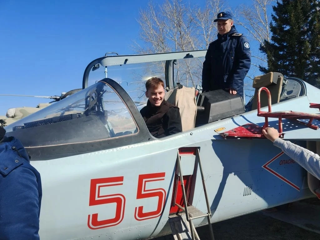 Я бы в лётчики пошёл,  пусть меня научат! 🛩  Наши ученики 10 и 11 классов технического профиля приня