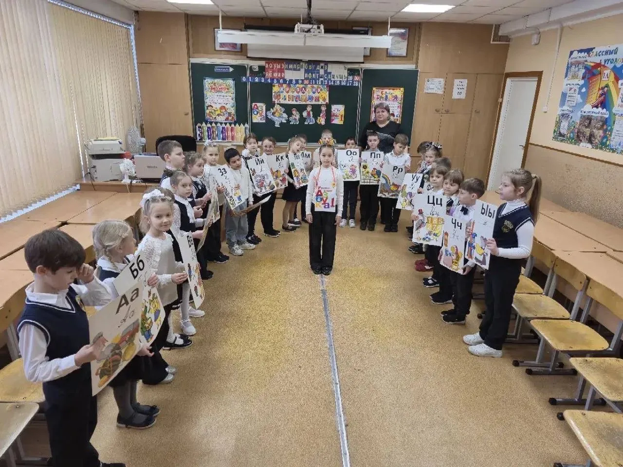 Стоп! Остановка «Азбука» — поезд следует дальше!  Сегодня в 1 «А», «Б», «Г» классе прошёл трогательн