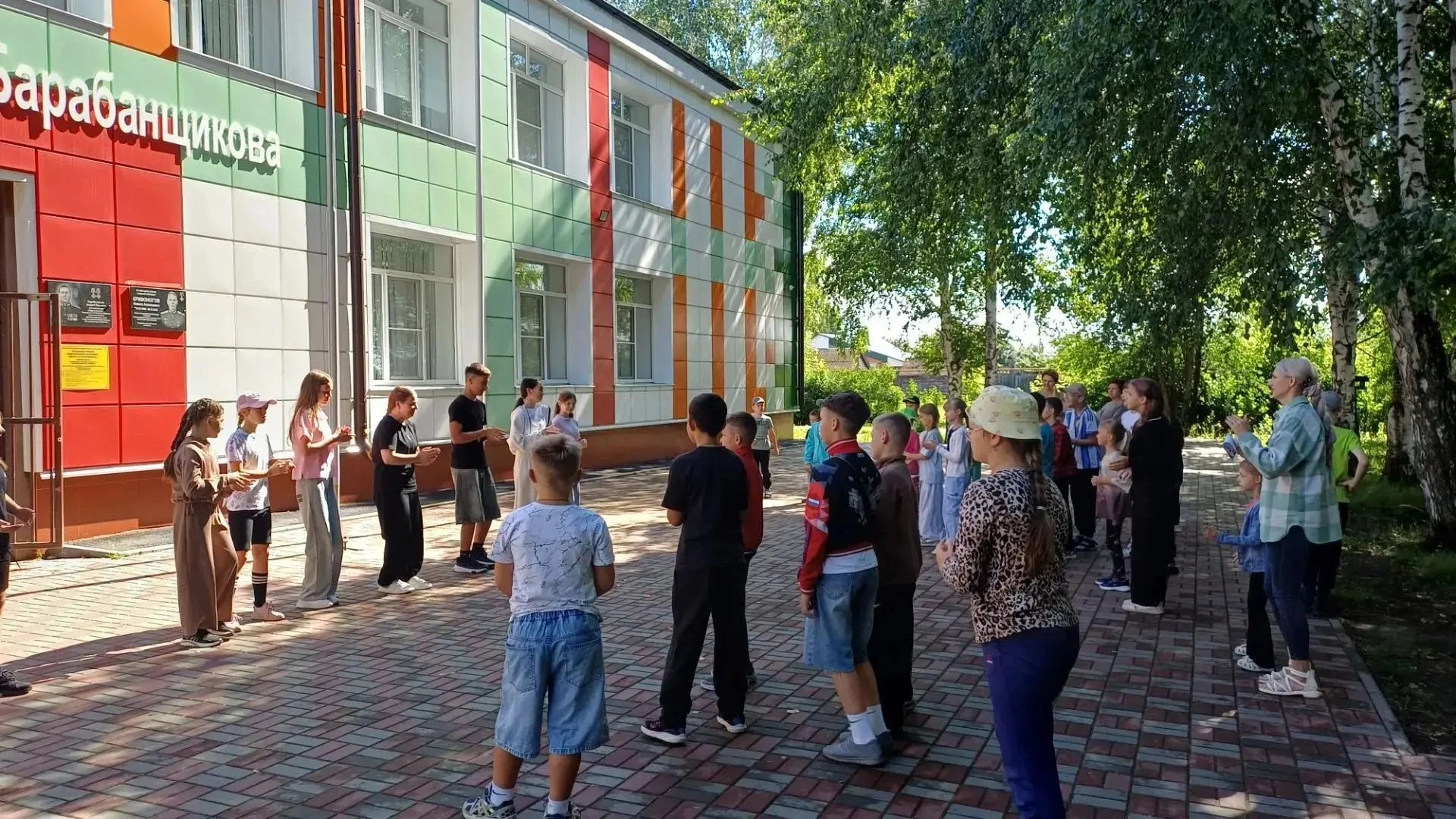 🎵 «Летняя классика» в «Колоске»: музыка, танцы и драйв!

Сегодняшний день начался по-лагерному трад