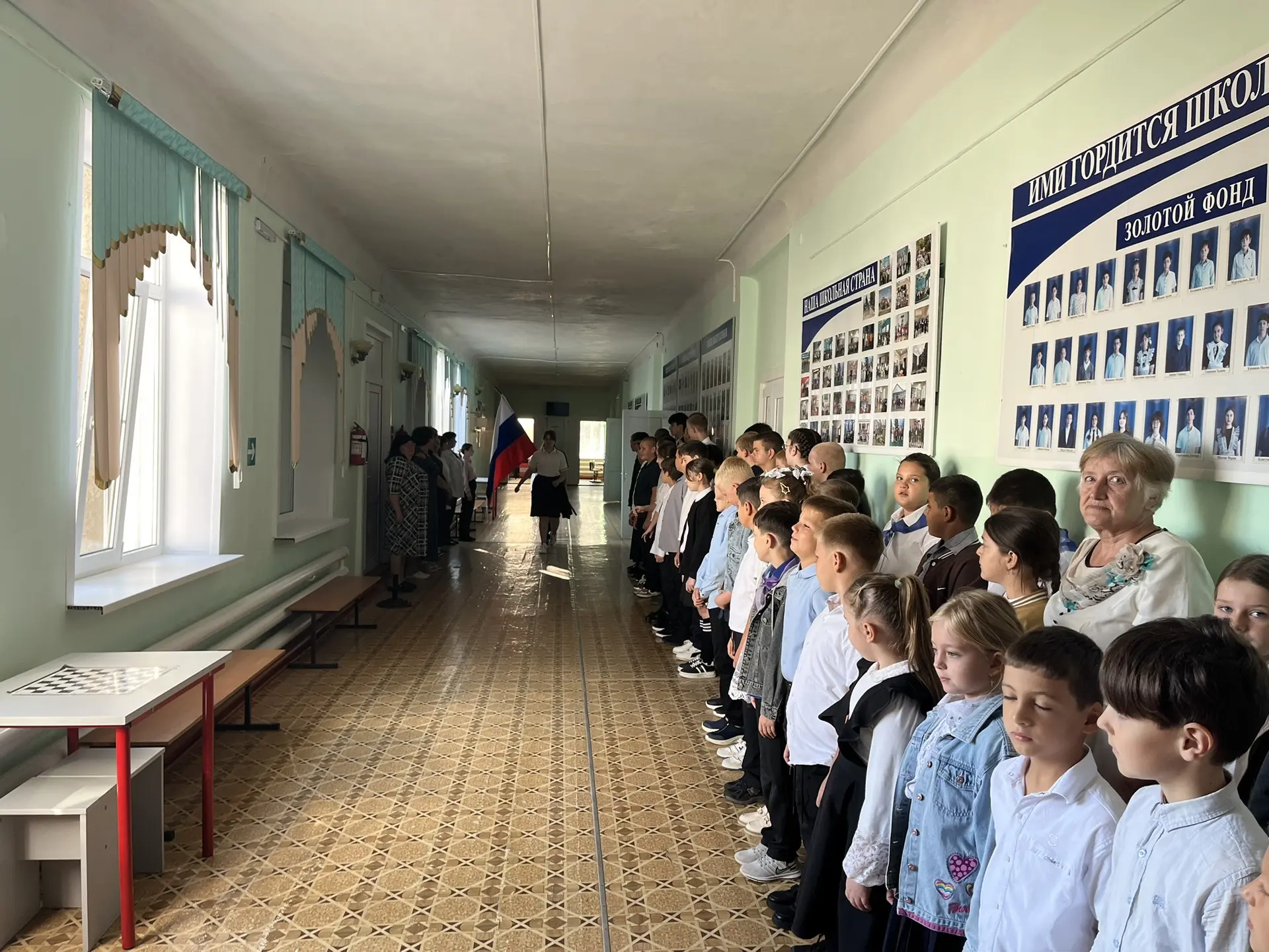 Утро понедельника, 7 сентября 2026 года, в МБОУ Пролетарской СОШ началось по сложившейс...