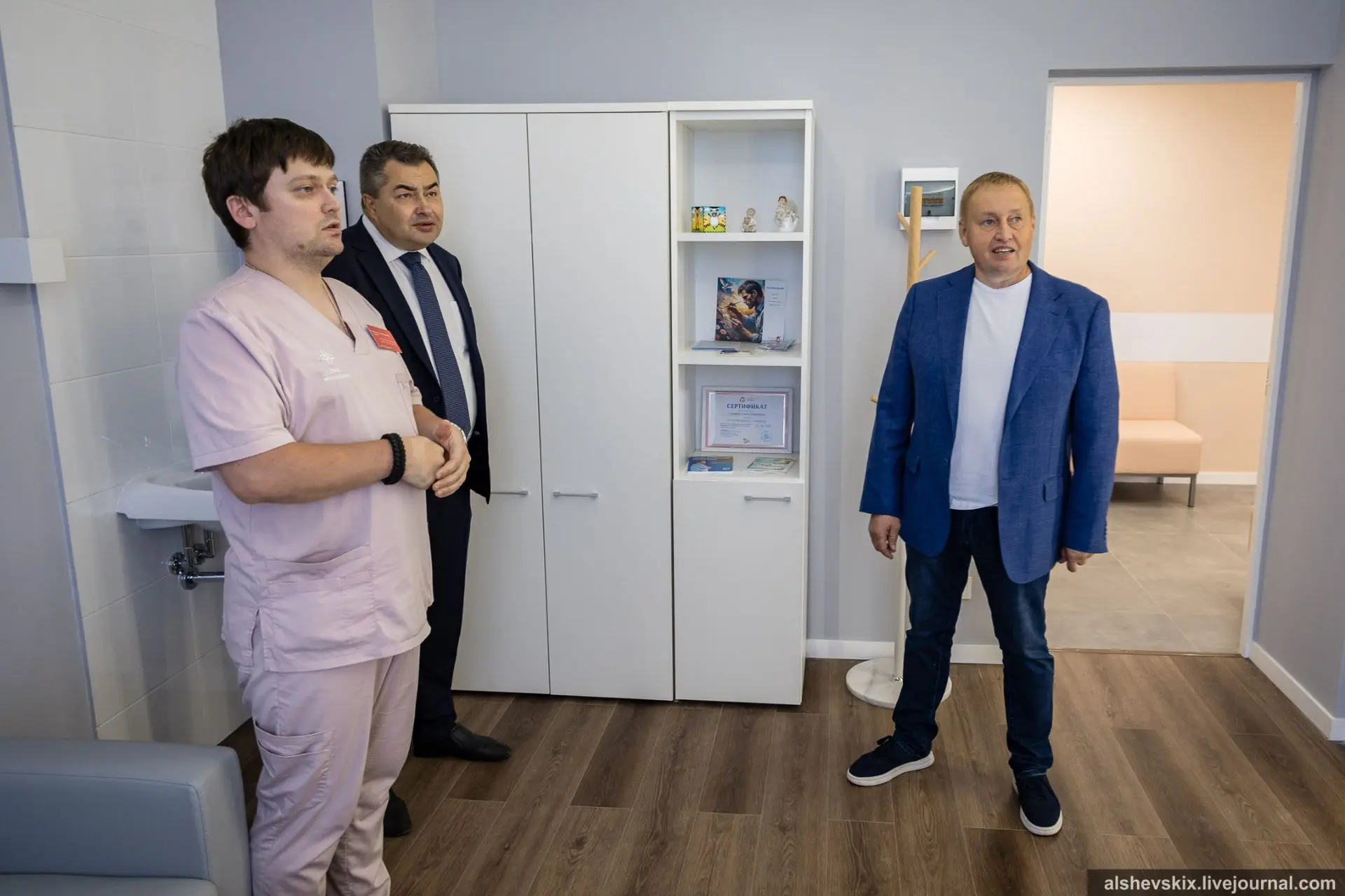 Труд медиков бесценен.

Они заслуживают не только искренней благодарности, но и официального признан