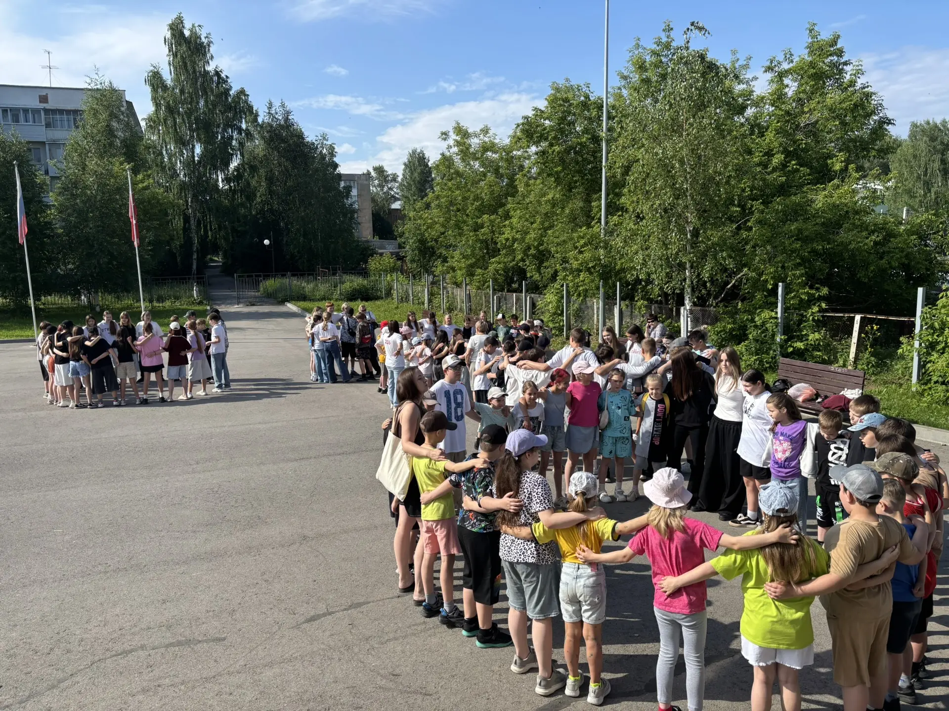 День второй – День Дружбы ! 🤗✨

Второй день в нашем школьном лагере пролетел на одном дыхании! И не
