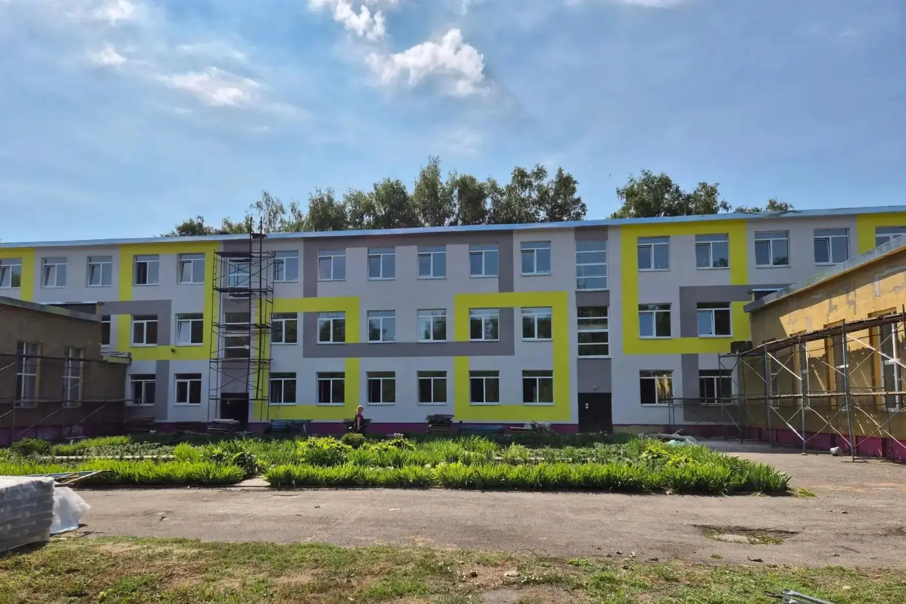 Приводим в порядок школы региона
