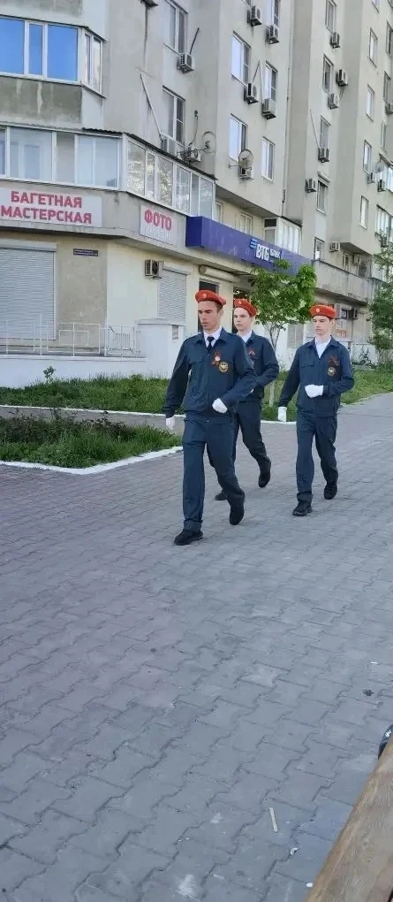 🇷🇺 Память в строю. Честь в сердце.  Сегодня 10 «С» и 11 《С》 класс (кадеты) принял участие в городско