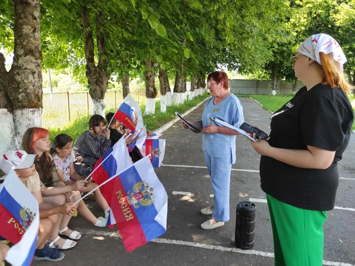 День России в нашем лагере!

В нашем лагере прошла тематическая беседа, посвященная Дню России. Ребя