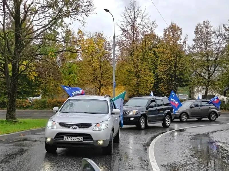 🚌 В Зеленограде прошёл автопробег по памятным местам
