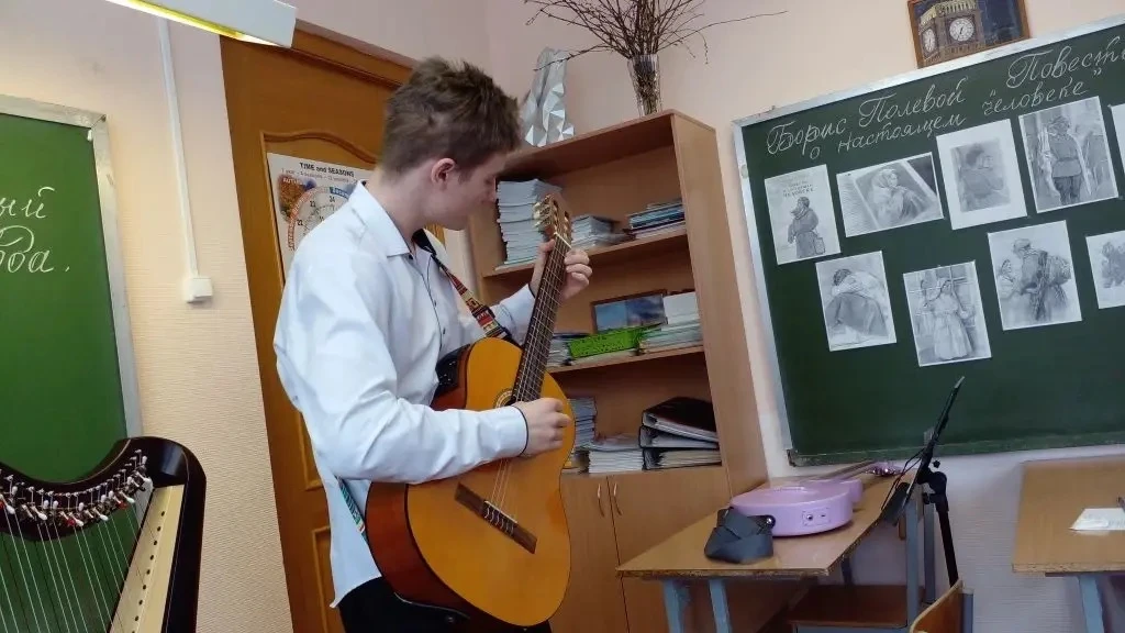 🌸Продолжаем весенние новости🌸  ✨6 марта в корпусе на Сиреневом учитель английского языка Габрусенок 