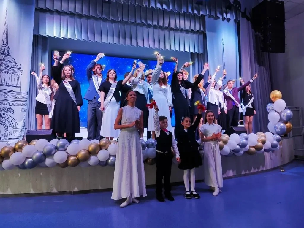 ✨ Последний звонок — трогательное прощание со школьной порой ✨

🎓 В гимназии прозвучал Последний зв