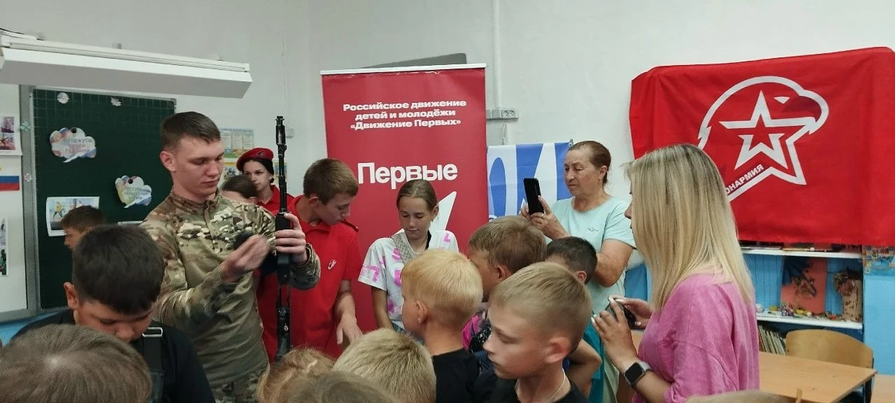 🎖 ГЕРОИ СРЕДИ НАС: в Чернореченской школе №1 прошла встреча с участником СВО

22 июня, в День памят