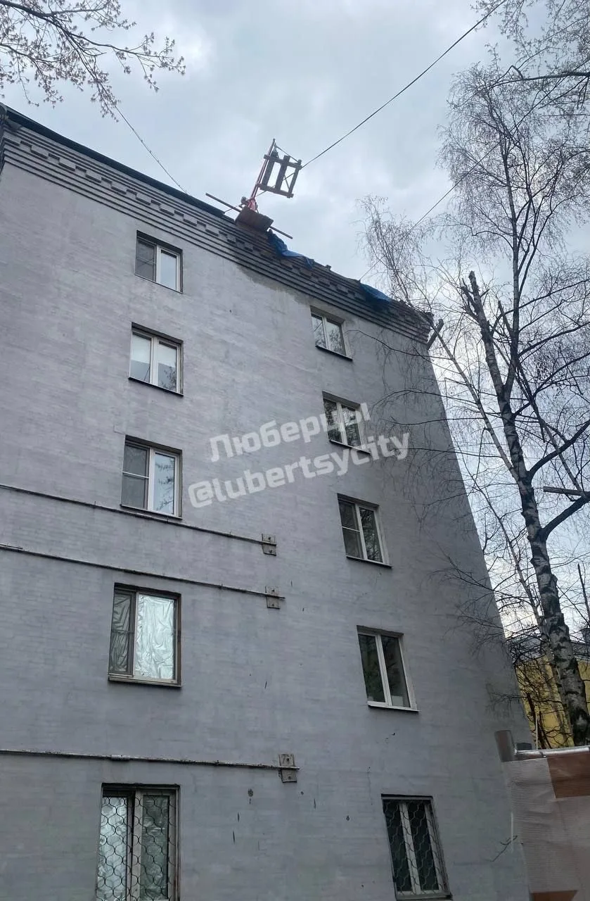 Поселок Калинина уже 6-7 месяцев делают крышу! Не работает домашний телефон, очень странно.  Ростеле
