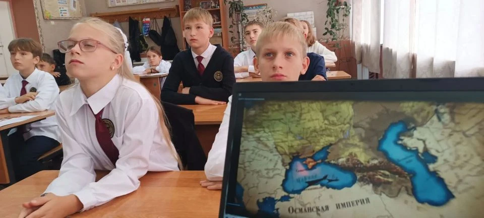🗓️ Сегодня, 7 сентября, в нашей школе прошли  внеурочные занятия из цикла «Разговоры о...
