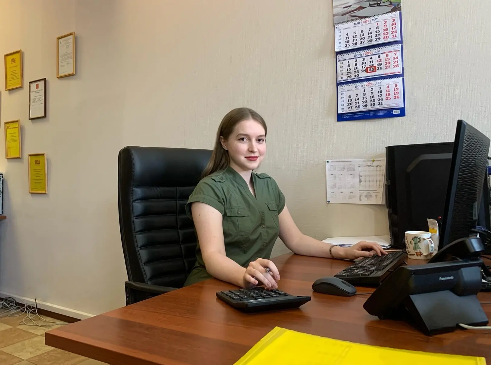 В компанию по продаже автомобильных запчастей