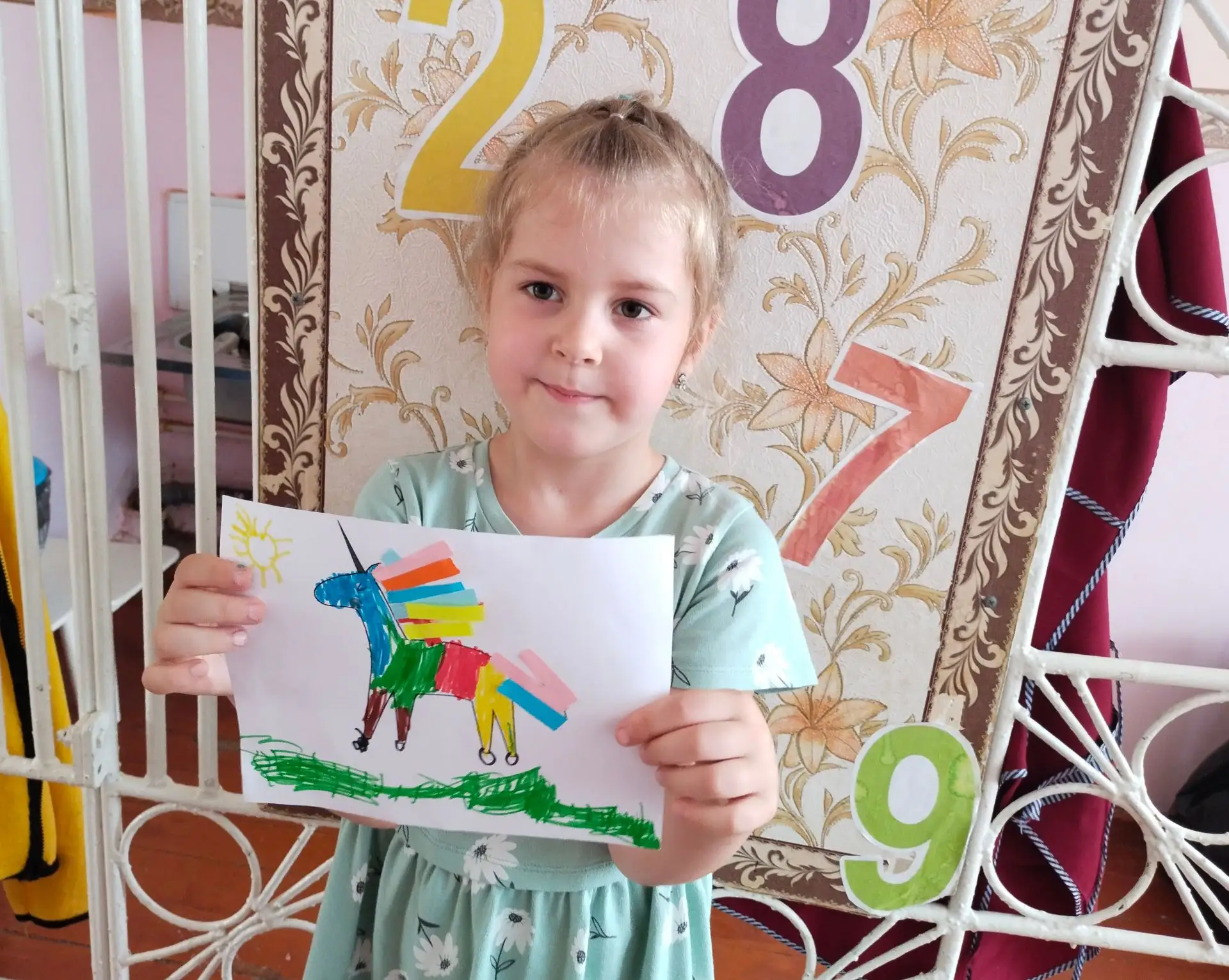 Творчество детей: аппликация из полосок бумаги

Аппликация из бумажных полосок — это увлекательное з