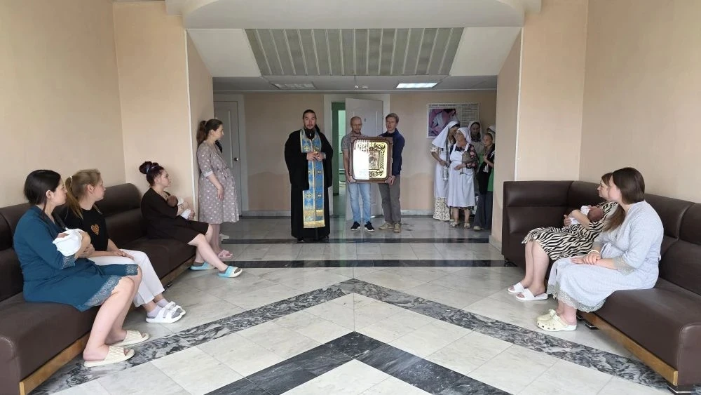 Специалисты и пациенты Городской клинической больницы святого апостола Андрея Первозван...