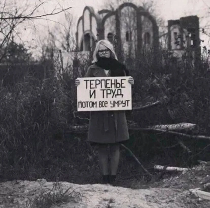 🟢 Вам тихой ночи. А хрюшке в метро место занять лежачее успеть.