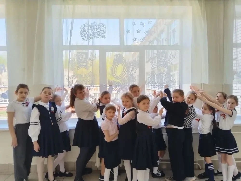 Учащиеся 2 "В" класса (классный руководитель Кеменова Наталья Михайловна) присоединились к акции «Ок