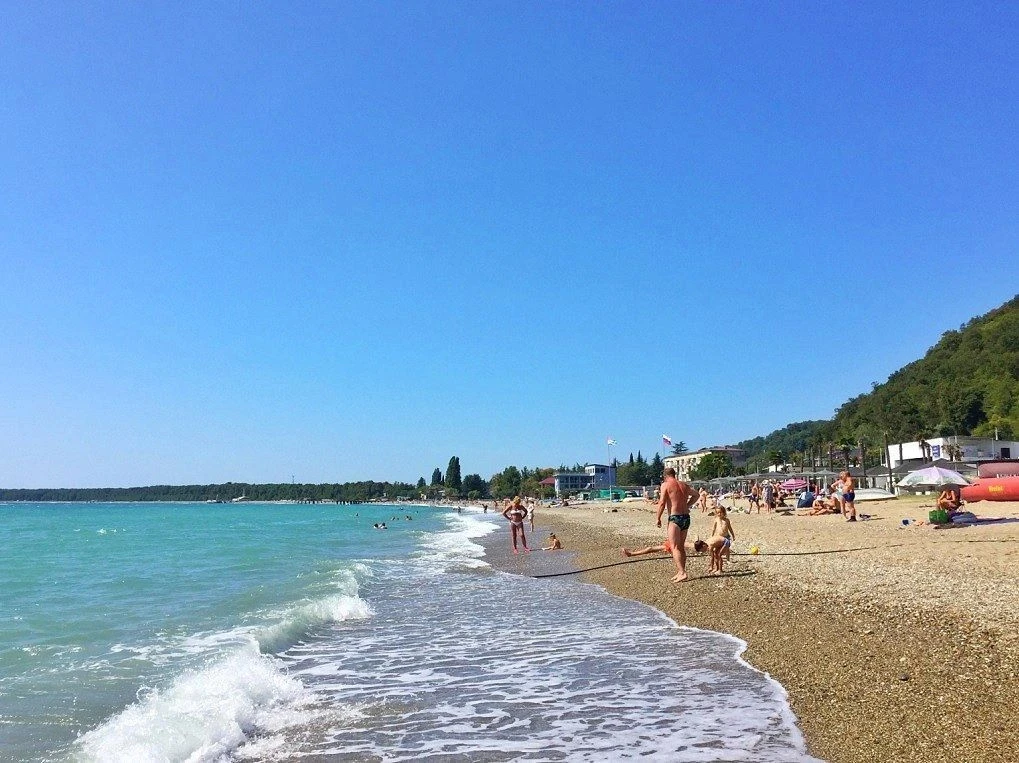 #ЛДЗАА ул. Речная  “МОРЕ-МОРЕ” - гостевой комплекс в Лдзаа, 4 минуты до пляжа 🌿  Хороший вариант, ес