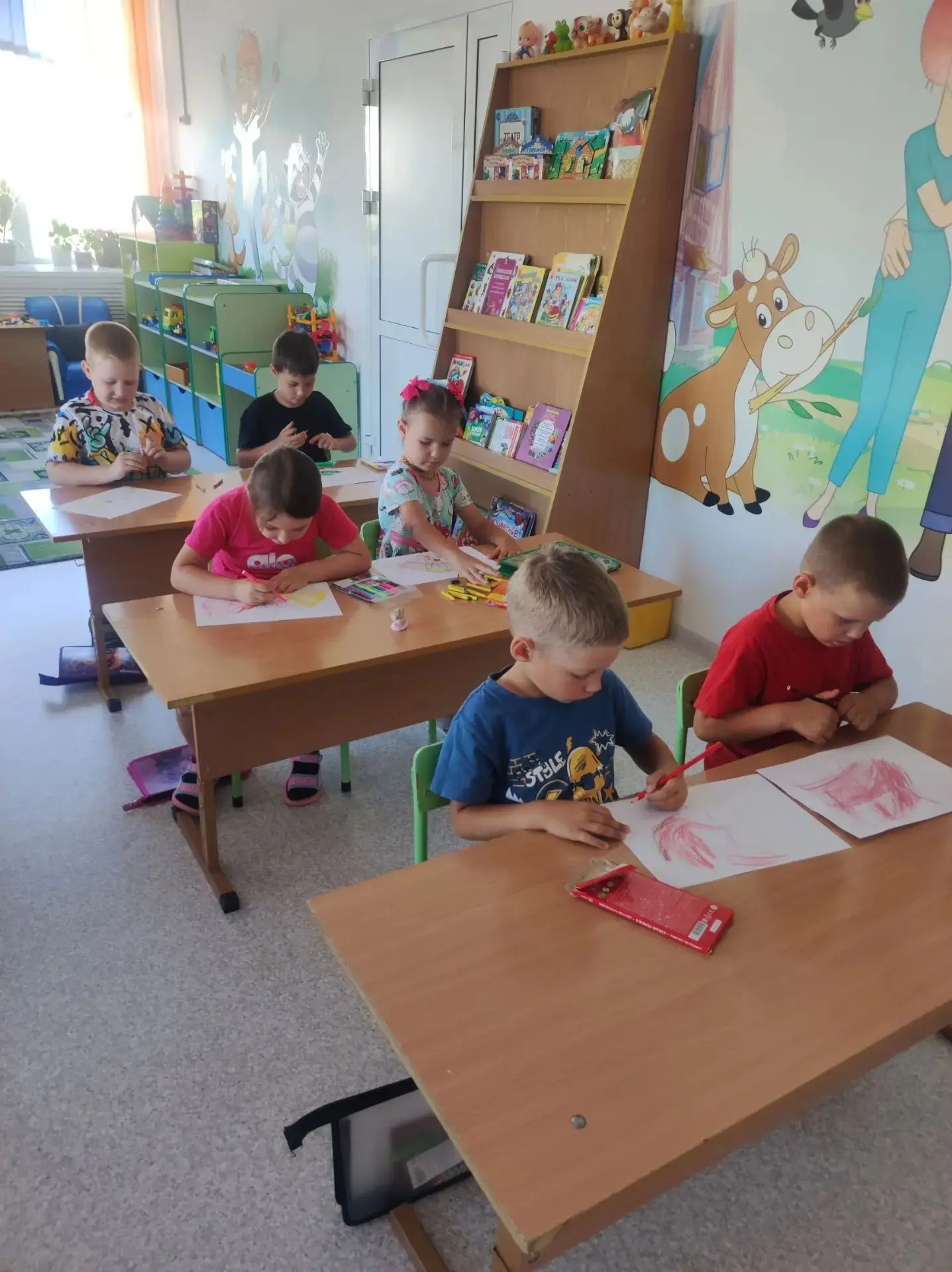 🇷🇺Юные патриоты: рисунки для героев.

👥Воспитанники подготовительной группы "Косихинского детск