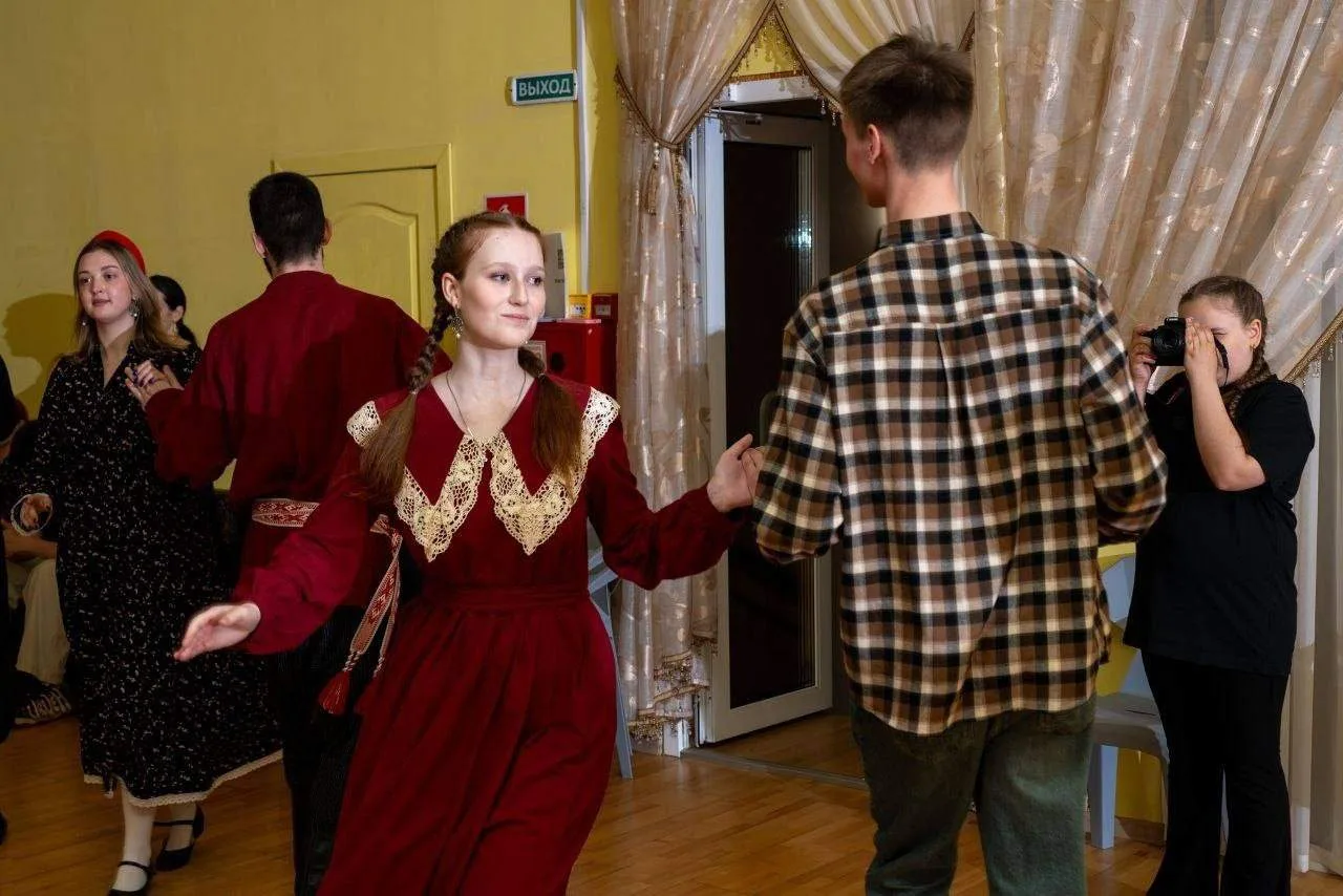 Погружение в мир русских народных танцев!