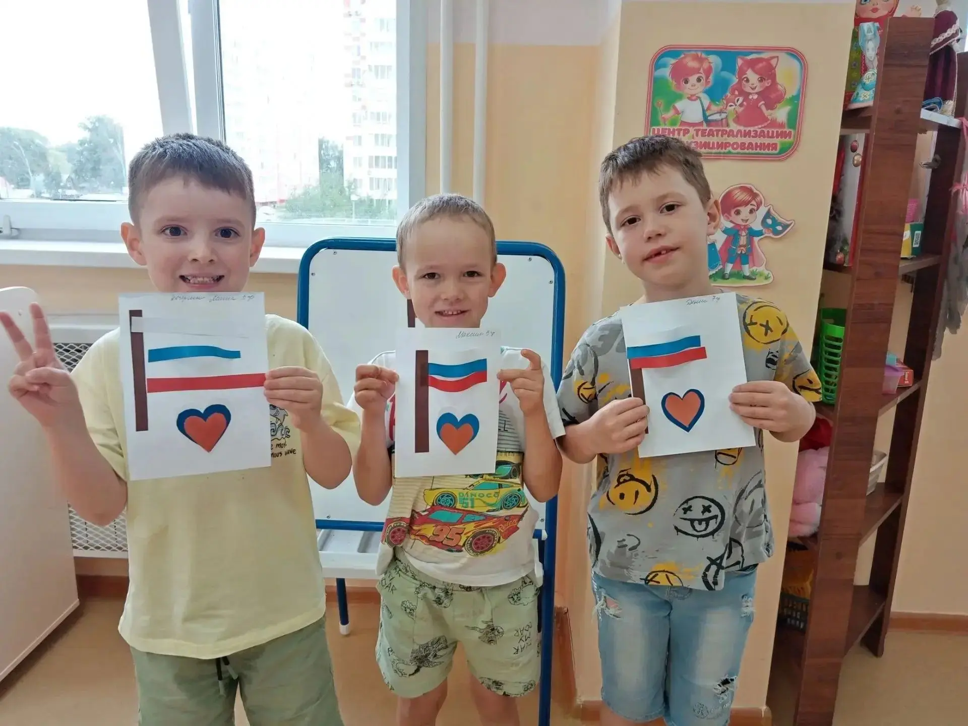 В 3 корпусе прошли мероприятия, посвященные Дню Флага России!