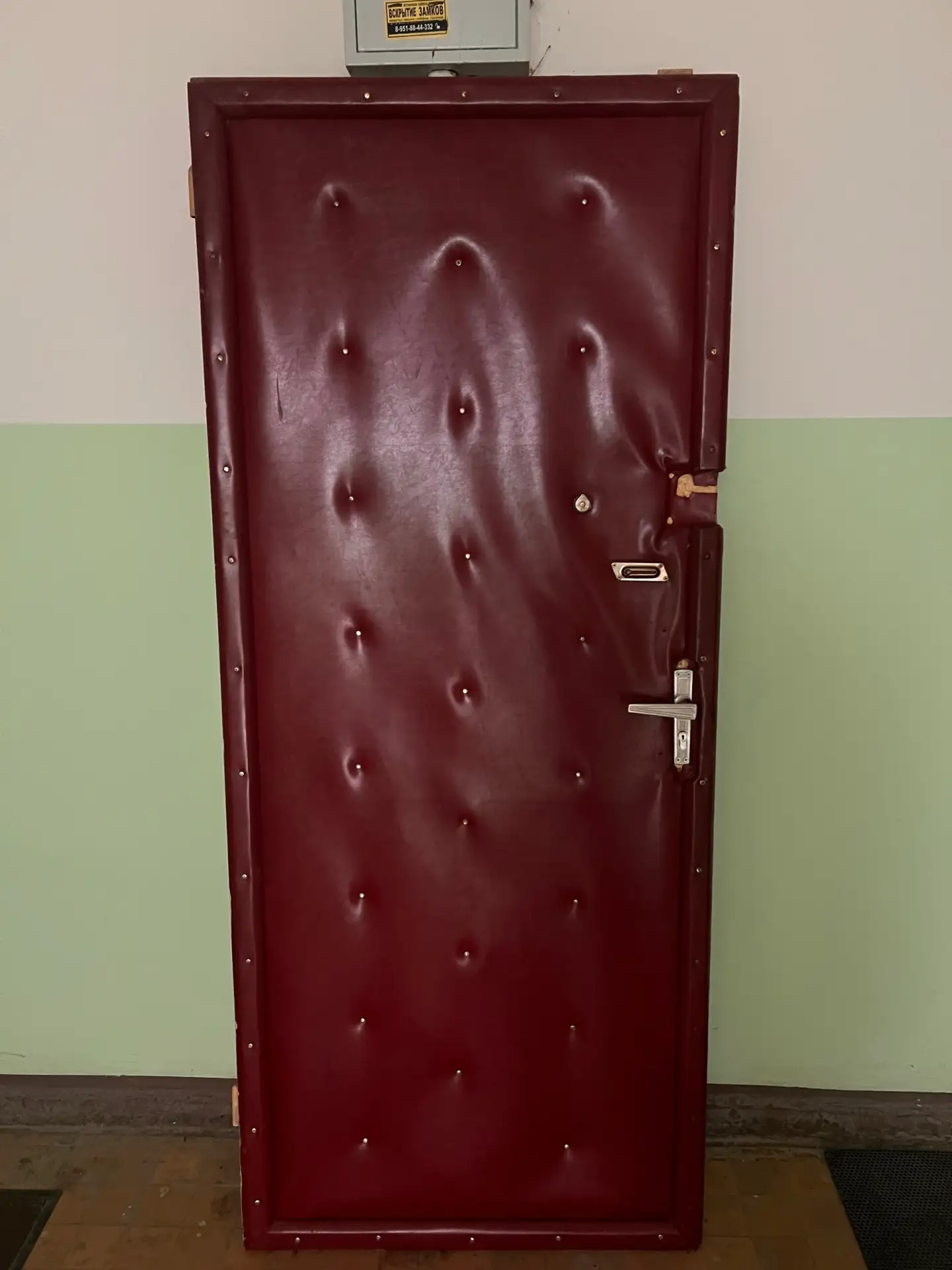 отдам дверь деревянную