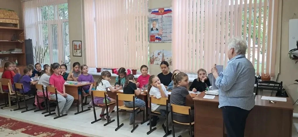 📚 В нашем лагере прошла викторина по Пушкину! Педагог-библиотекарь Людмила Андреевна проверила, как